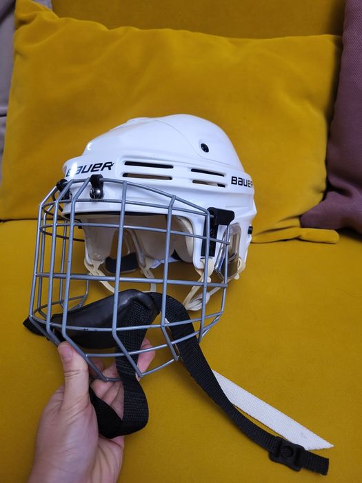 Продам  шлем для хоккея Bauer