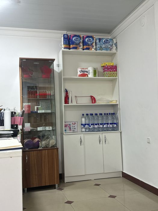 Magazin polkalari sotiladi