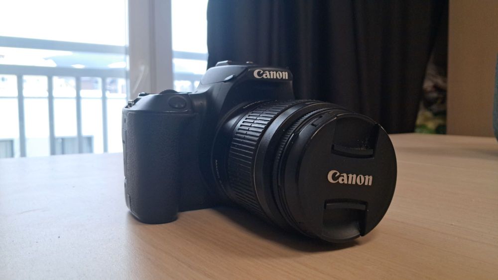 Canon EOS 250D + obiectiv 18–55mm | Gata de folosit