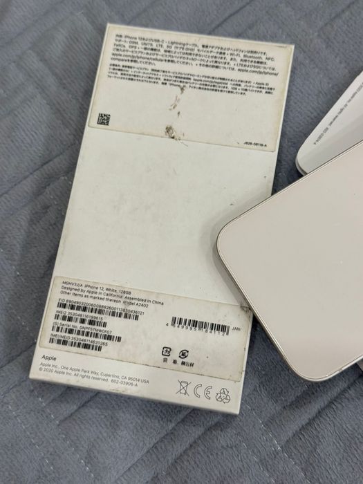 Продам айфон 12,