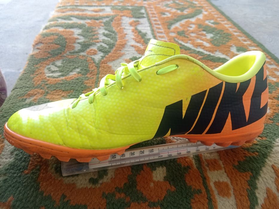 Продам бутсы (сороконожки) мини футбол.