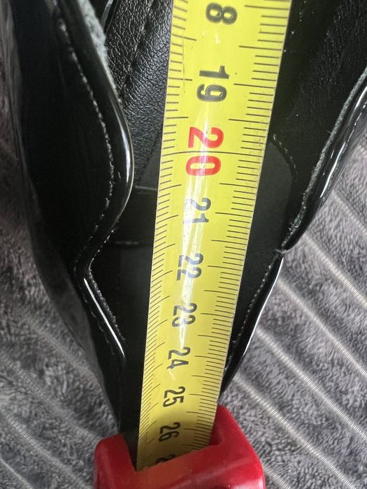 Чисто нови дамски обувки на токчета.