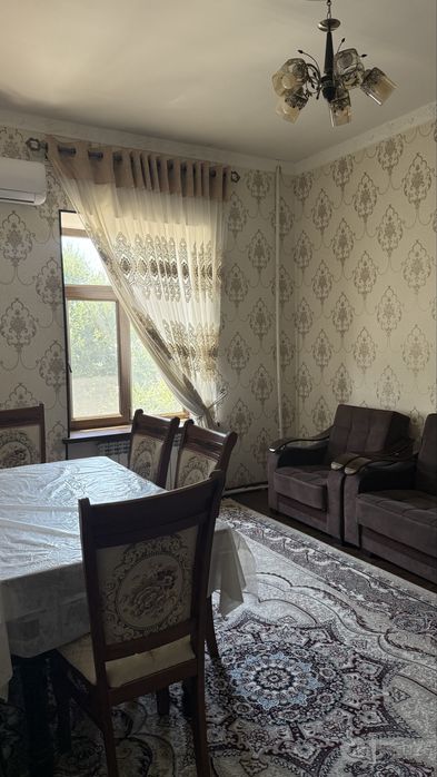Продаётся 3-комнатная квартира, в Чирчике, Центр Навои