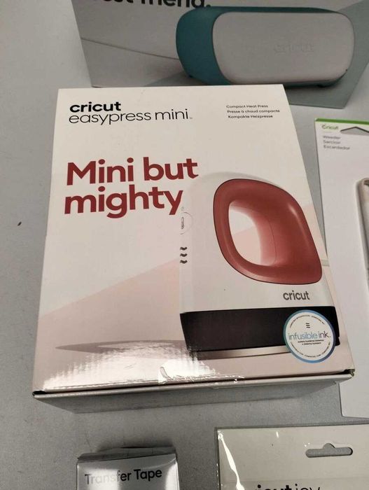 Режещ плотер Cricut Joy с Cricut EasyPress Mini и аксесоари НОВА