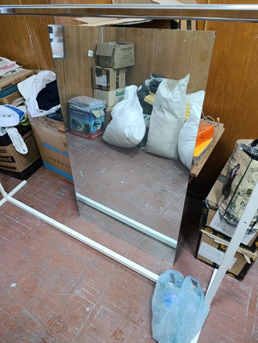 Карниз ( труба) для ванной комнаты или для примерочной и зеркало