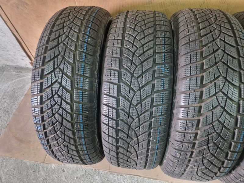 4 Goodyear R17 215/65
зимни гуми за SUV DOT4519