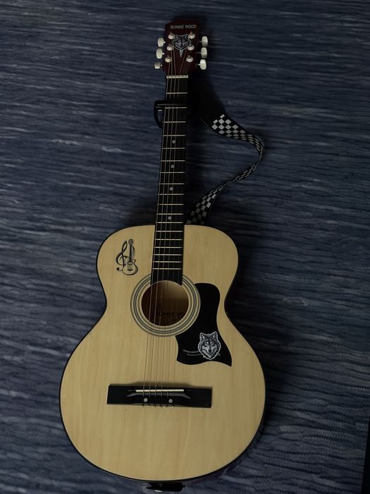 Продам Гитару 38 размер