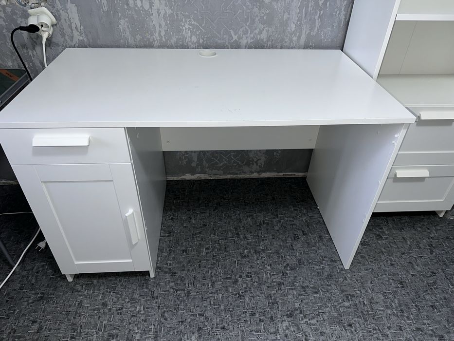 Письменный стол икеа IKEA BRIMNES 120х65 см