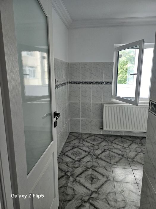 Apartament renovat cu 3 camere și 2 băi în Urziceni, Ialomița