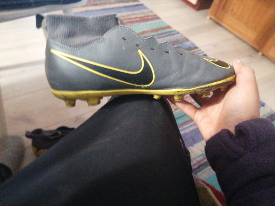 Ghete de fotbal nike mercurial