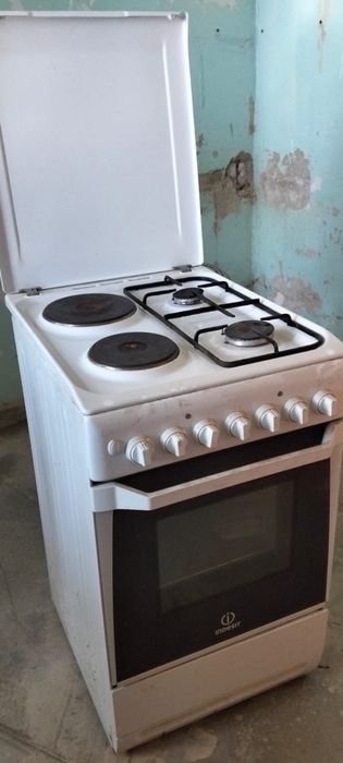 Продам газ плиту в хорошем состояний