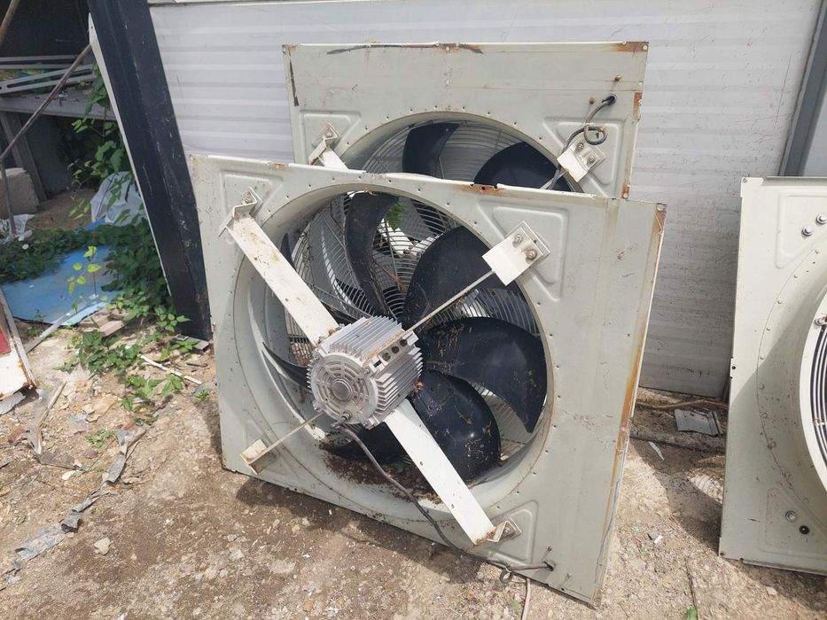 Продавам вентилатор с диаметър 90см.на перката.
