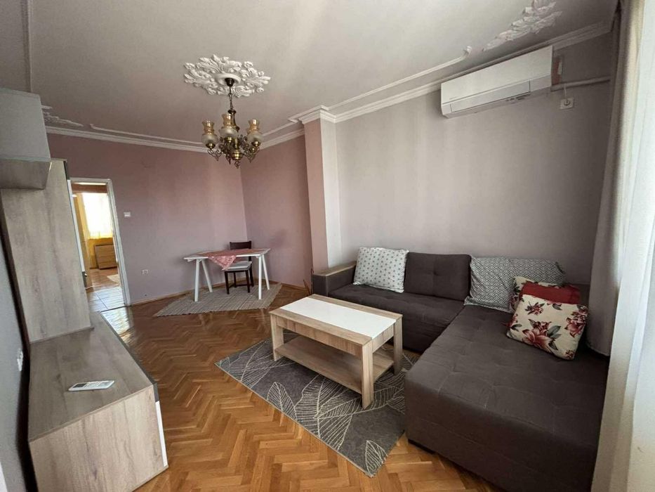 Дава се под наем Четиристаен апартамент в Варна, Център - 100 кв.м за 722.67 € - Снимка #1