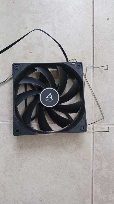 Компютърни компоненти и кутия