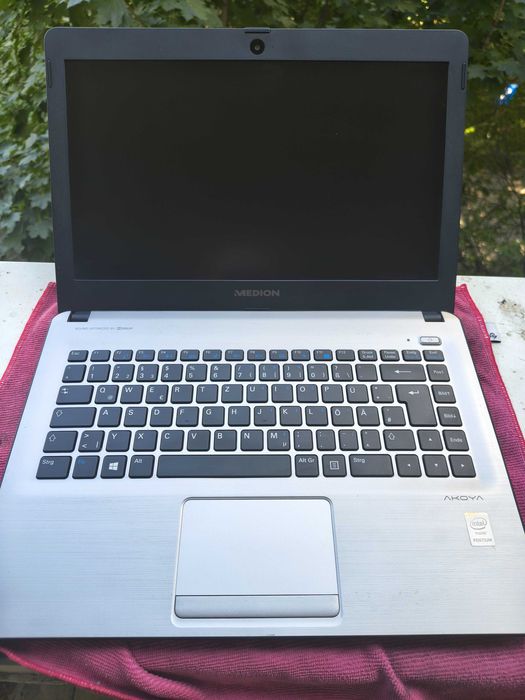 Medion Akoya E4214, 8GB RAM, SSD, slot SD, 2x HDD, Windows 10 + Office 2024. Alimentator, fără baterie.