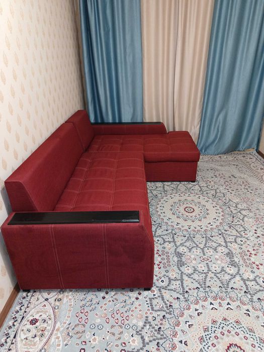 Продам красивый уловой диван