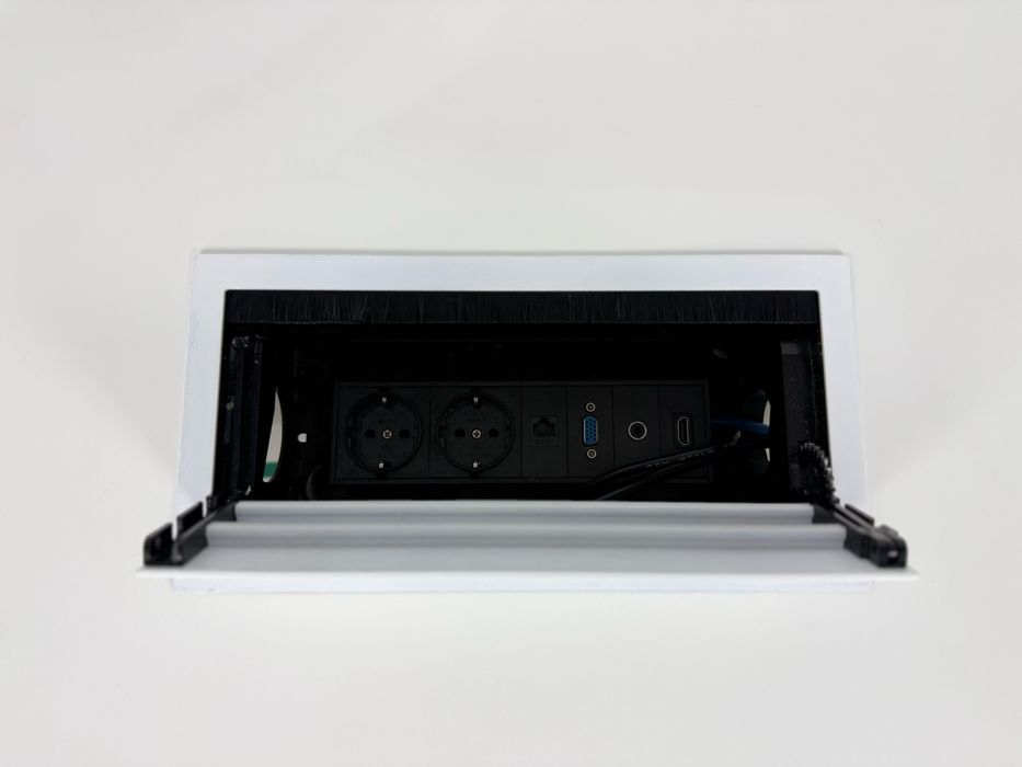 Офис заседателна / конферентна маса за 6 човека с кабелен модул