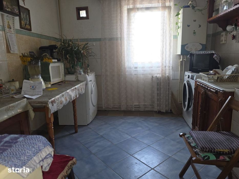 Apartament cu 3 camere decomandate