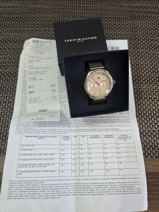 Часовник на марката TOMMY HILFIGER