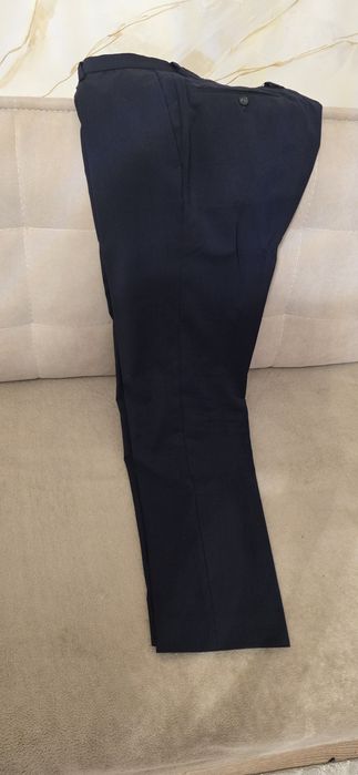 Vând costum de ceremonie in stare foarte bună. Merita văzut!