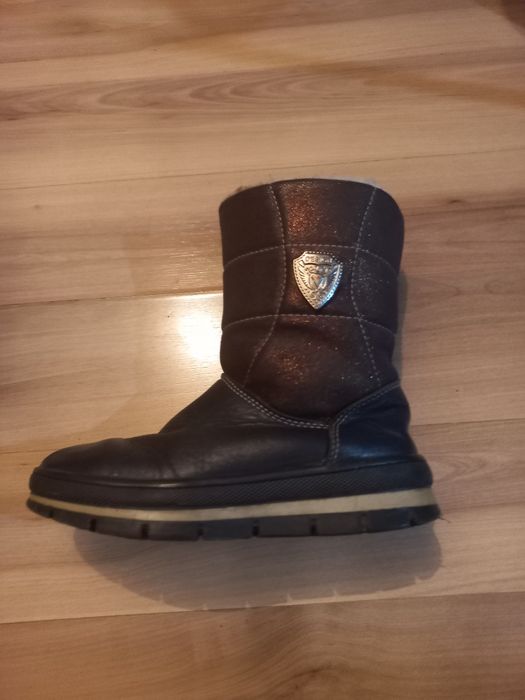 Продам детскую обувь на мальчика и на девочку