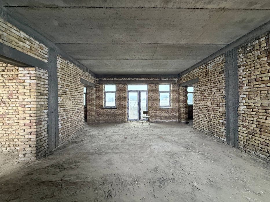 Tayyor 2 qavatli 3 sotiqli hovli sotiladi