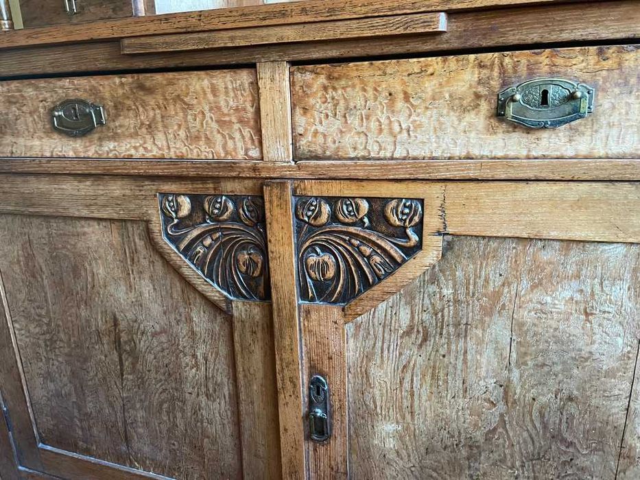 Винтидж бюфет в стил Art Nouveau