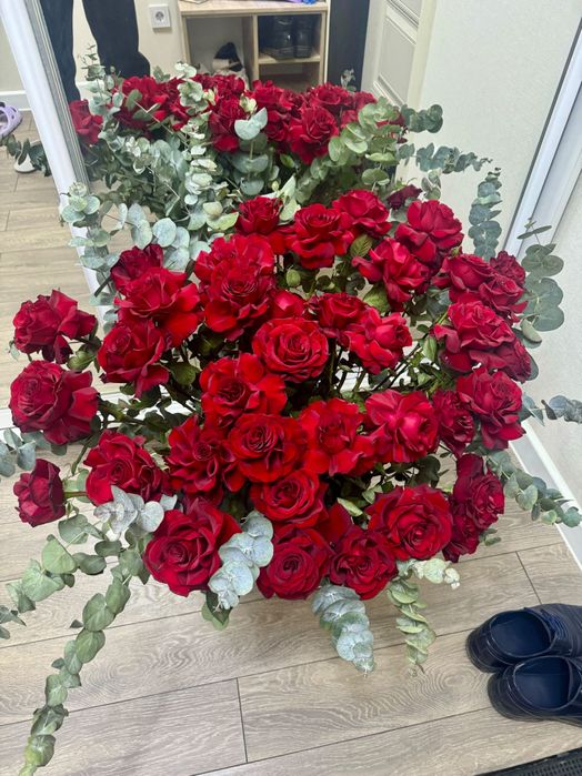 Букет цветов красные розы