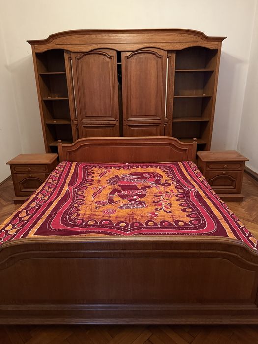 Mobila dormitor lemn masiv, ca nou ( comoda cadou)