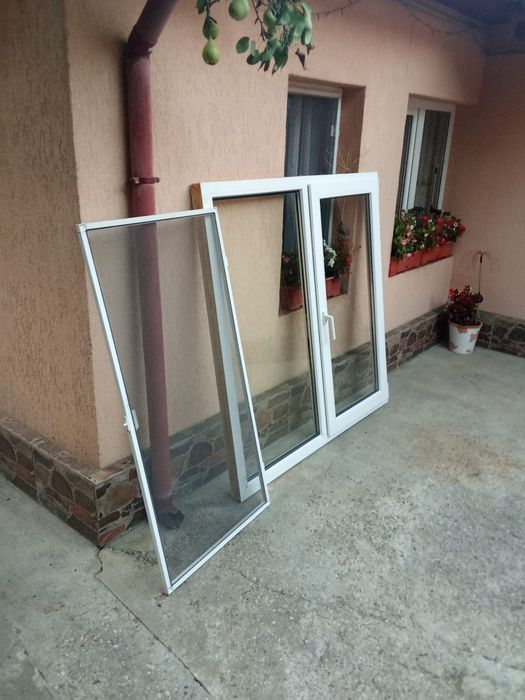 Geam termopan tâmplărie PVC cu plasa și pervaz  ieftin