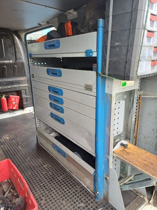 Vând ford bine întreținută