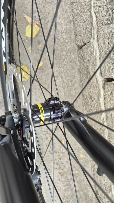 Продам велосипед на карбоновой раме, в идеальном состоянии, торг умест