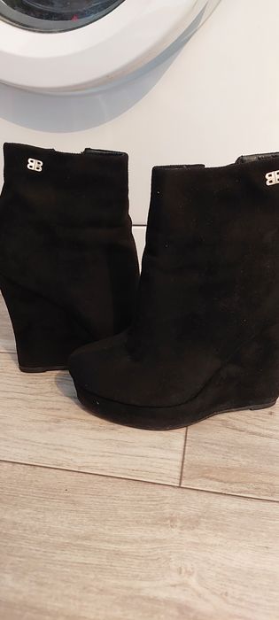 Продам ботинка 35-36