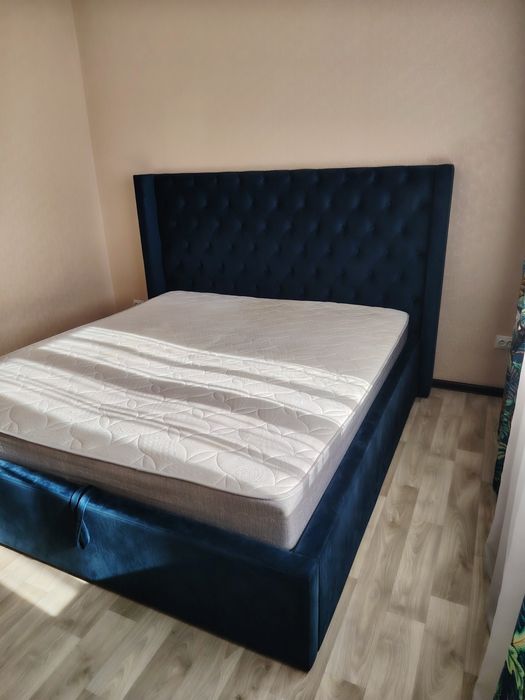 Кровать с матрасом