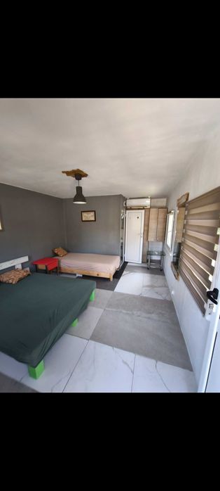 Имот + 3 къщи в село ВАРВАРА