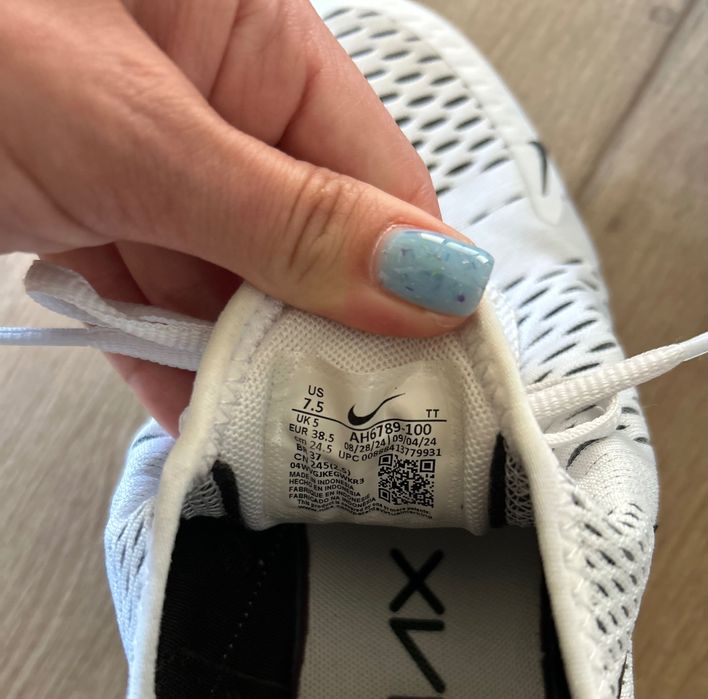 Nike Air Max 270 (White/Black)