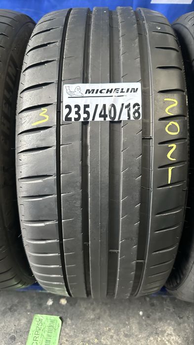 235/40/18 michelin