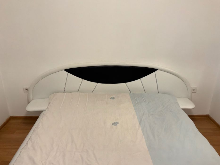 Легло и огледало