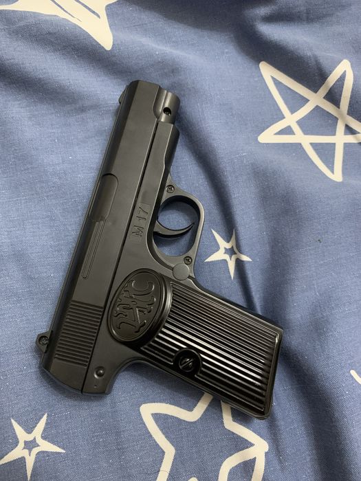 Продам пистолет m17 airsoft 6mm почти новый недорого