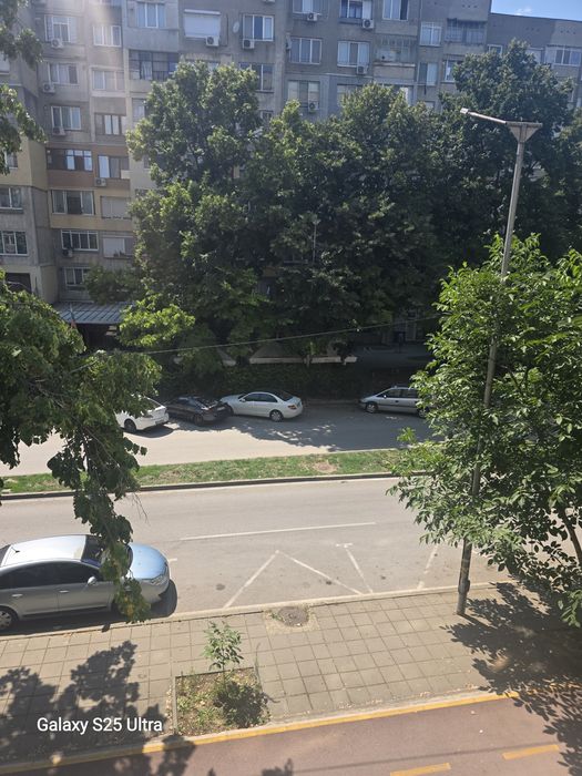Двустаен срещу бар.Ензо
