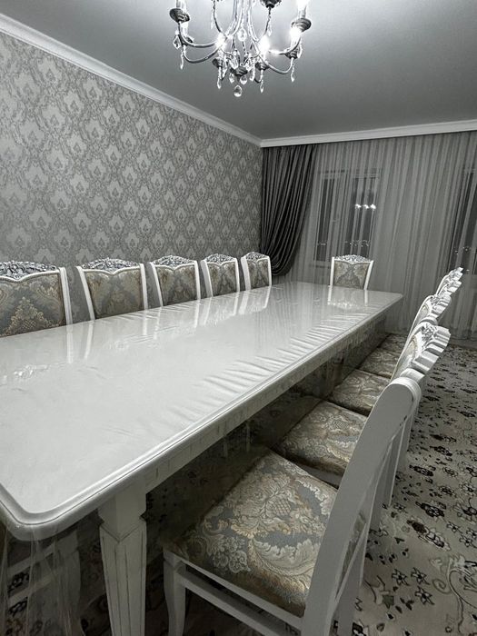 Гостиный стол со стульями
