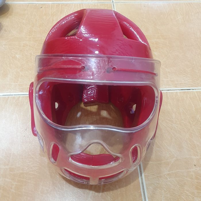 Шлем спортивный  красный