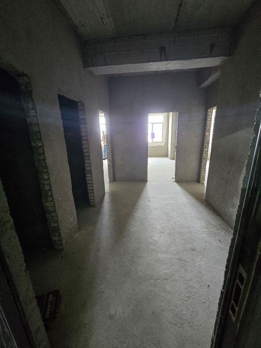 Ikk xonalik kivartira sotiladi