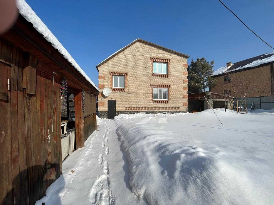 Коттедж в Ульбинском поселке