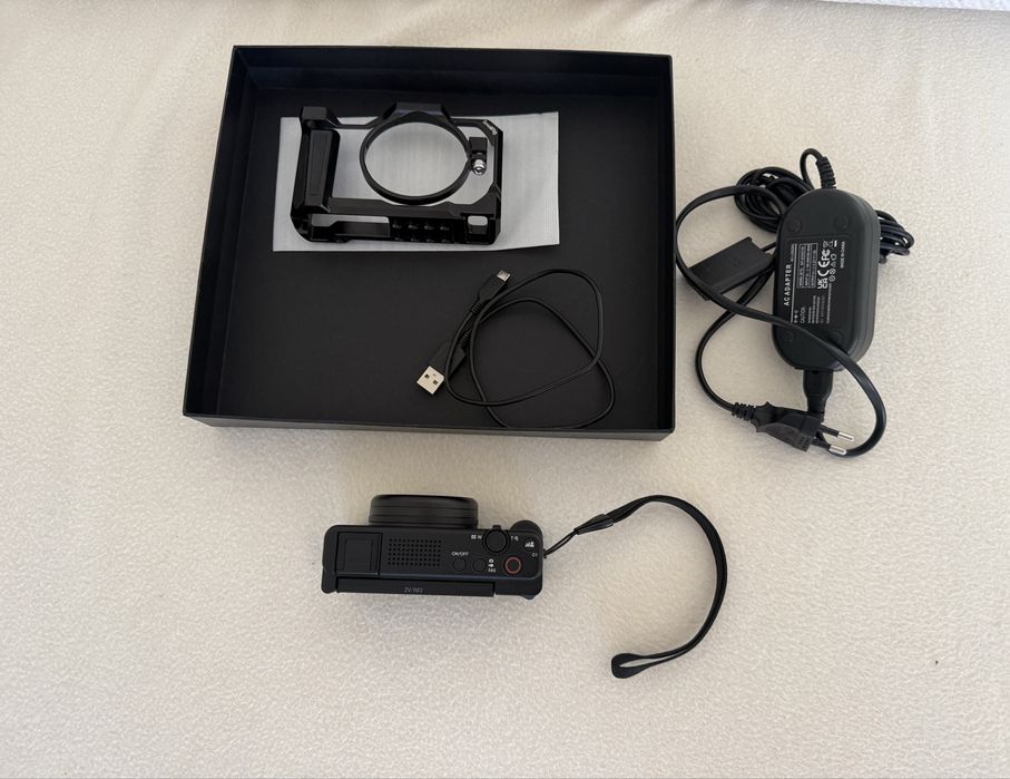 Vand schimb camera foto avansata Sony zv1 m2 , obiectiv ZEISS 18-50