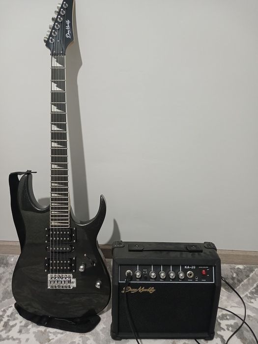 Продам гитару новая .