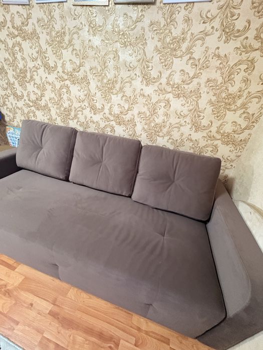 Продам диван коричневый, почти новый
