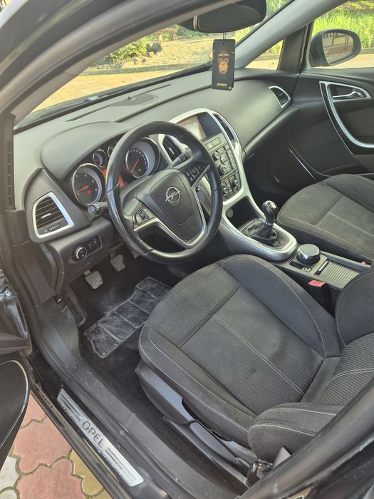 Opel Astra J 2010