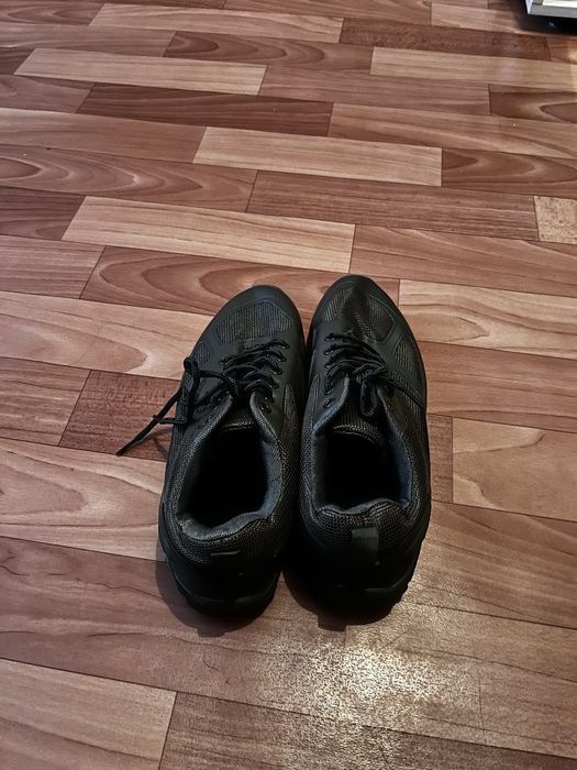 Продам новые кроссовки