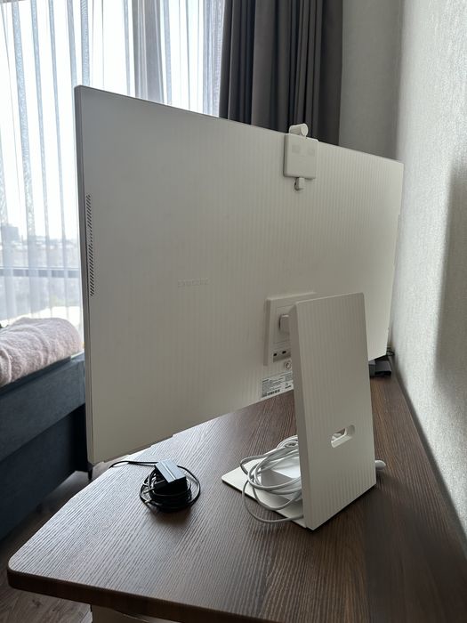 Монитор 4K Samsung Smart M8 32"